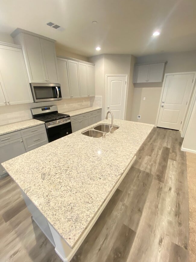 Photo - Modern 4-Bedroom Home in Northeast Bakersf...