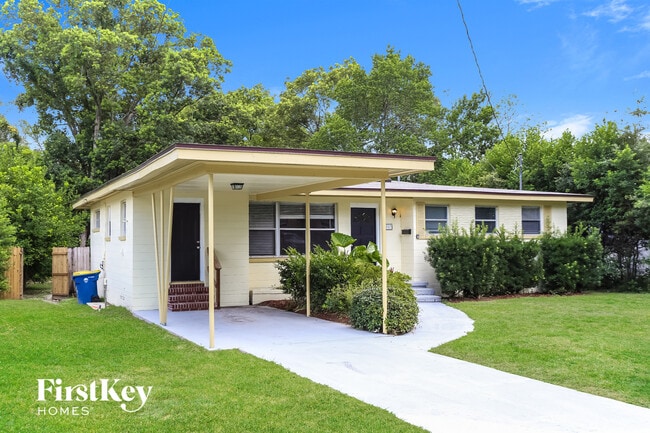 Photo - 2517 Columbine Dr N