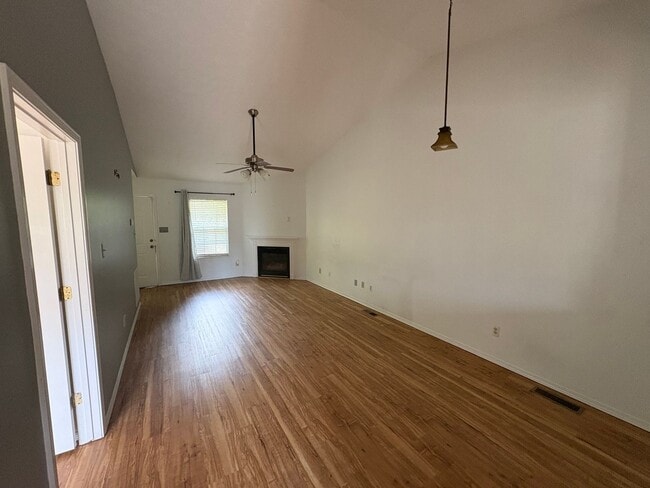 Photo - 813 Calypso Way