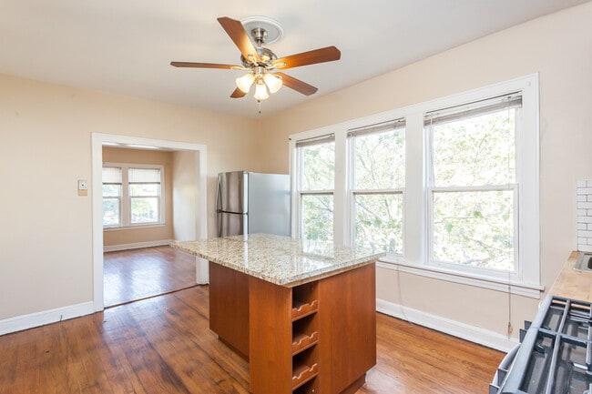 Photo - 2459 N Ashland Ave Unidad #  02F