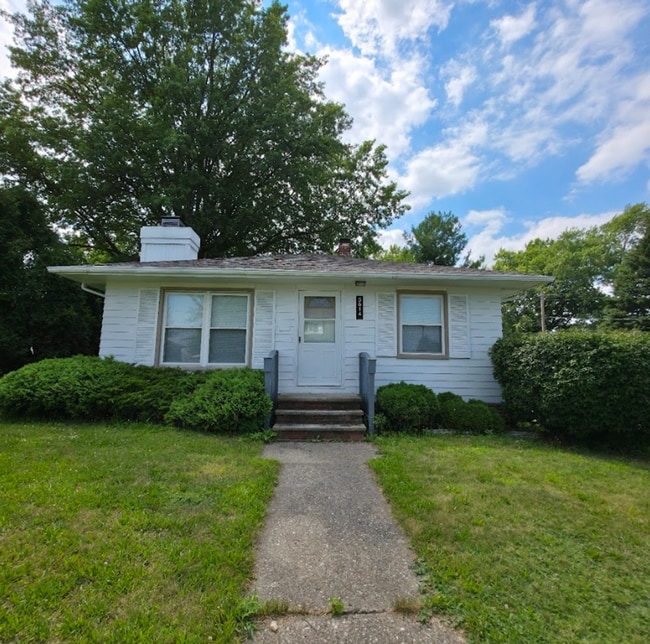 Building Photo - Single Family Home 3 beds 1 bath Available...