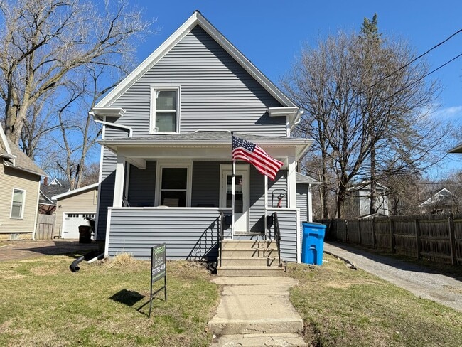 Building Photo - 748 Randolph St Unit Lower
