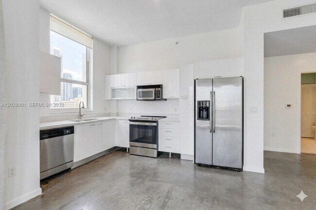 Photo - 133 NE 2nd Ave Unidad 1402