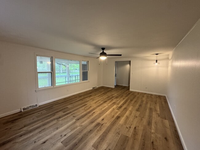 Photo - 1110 E Pin Oak Dr