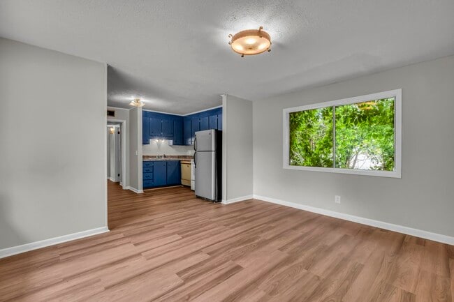 Photo - 102 S Browder St Unidad #71