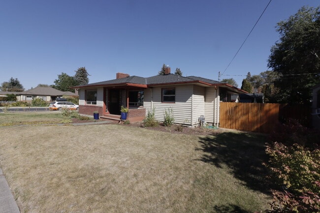 Photo - Charming 2 Bed / 1 Bath Home in Redmond!