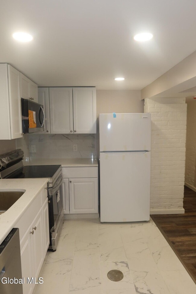 Photo - 888 Lancaster St Unit Lower level