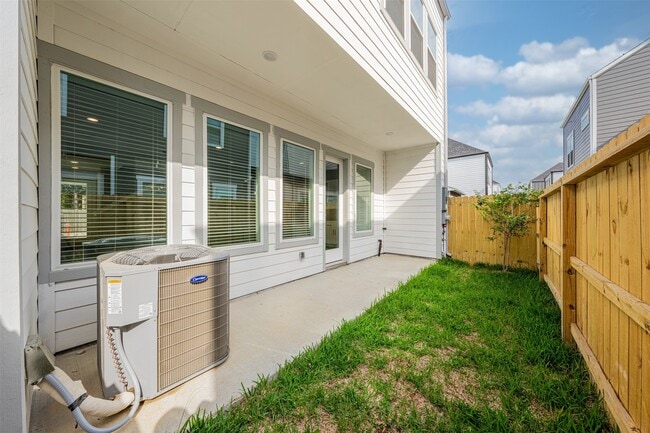 Photo - 8402 Berry Green Ln