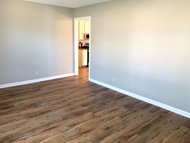 Photo - 2425 Pendleton Dr