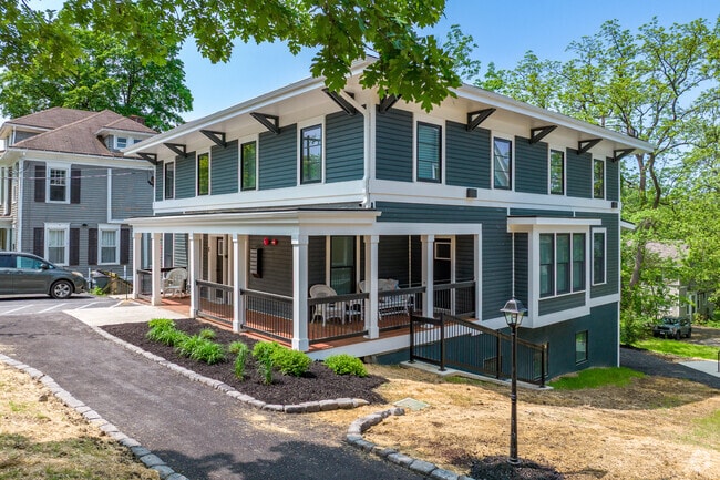 Building Photo - 601 E State St - Fully Furnished! Rental