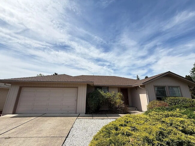 Photo - 530 Golf View Dr