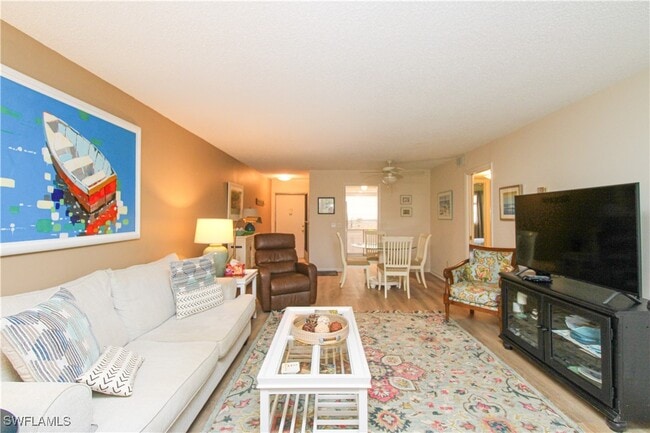 Building Photo - 1020 Palm View Dr Unit C104