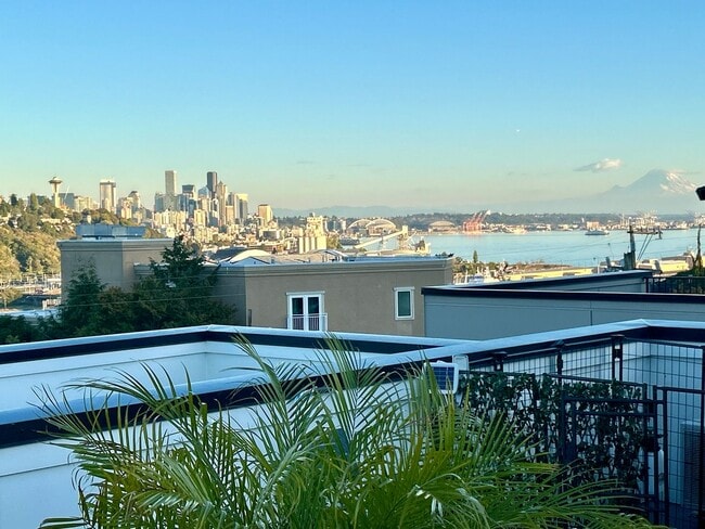 Photo - Magnolia newer 2Bed 2Bath Townhouse with Rooftop Deck