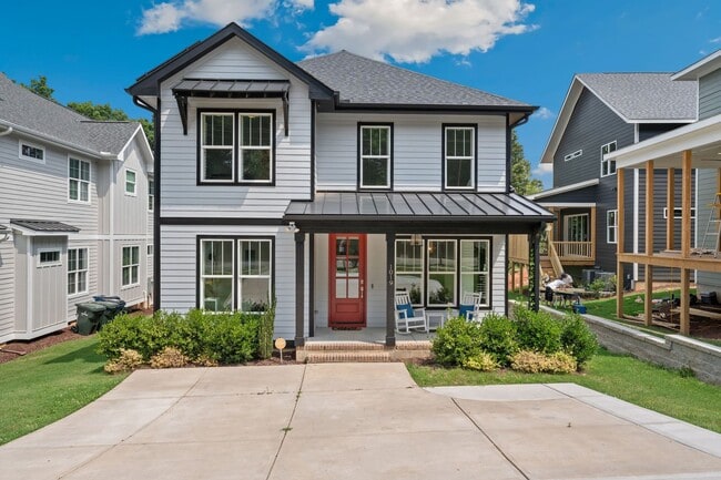Building Photo - Stunning Like-New 4 Bedroom Home with Solar Panels & Fenced Backyard in Raleigh!