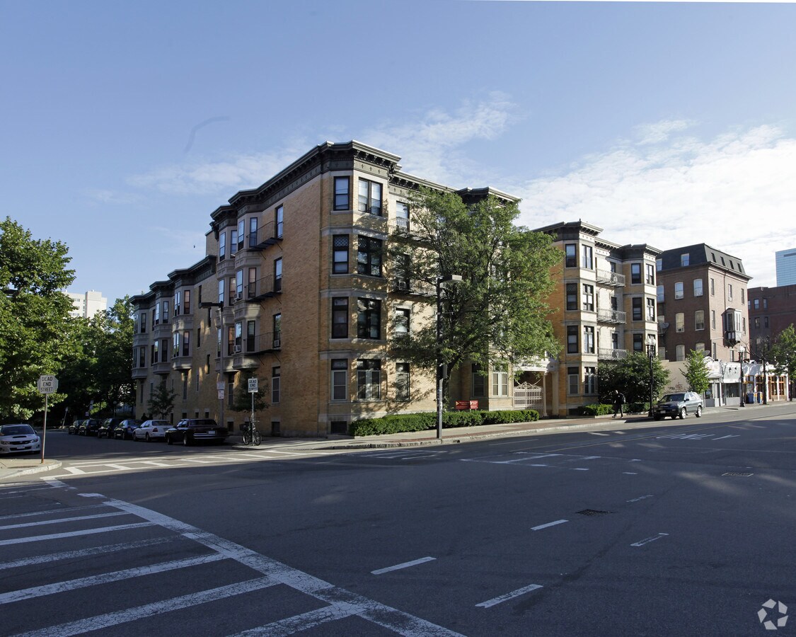 New Castle Court - New Castle Court