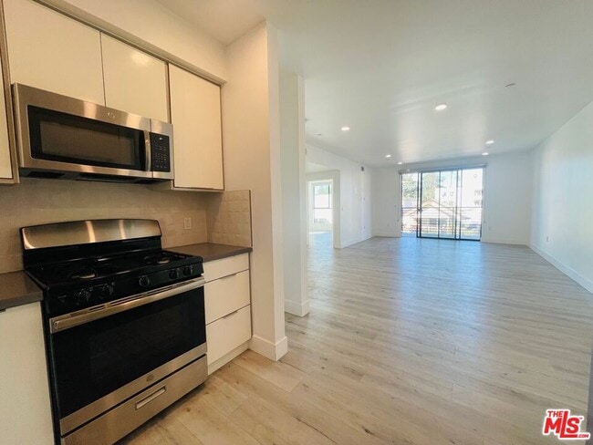 Photo - 14612 Calvert St Unit 201