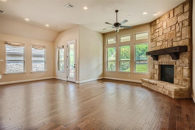Photo - 207 Maxwell Way