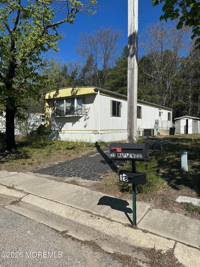 Building Photo - 20 Maplewood Dr