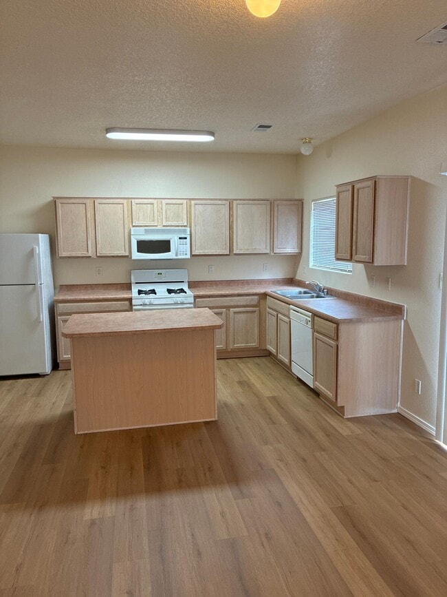 5401 Saturnia Rd NW