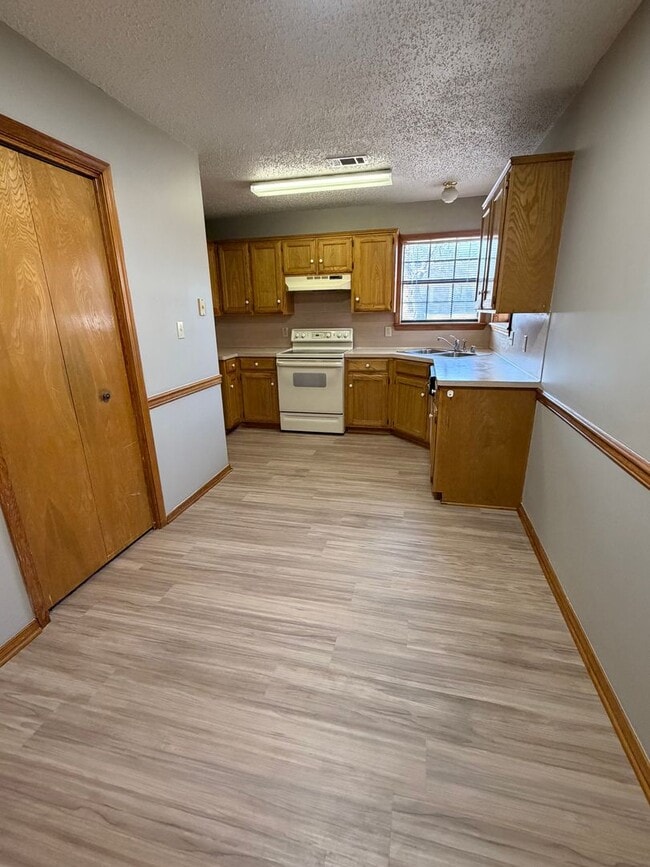 Photo - 2407 Linda Ct