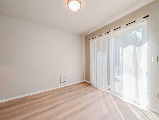 Photo - 3632 Lakewood Rd Unit B