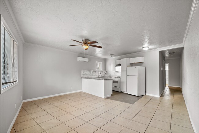 Photo - 4811 Oakland St Unit 2