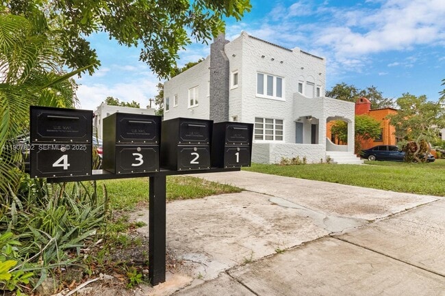 Photo - 327 SW 20th St Unit 3