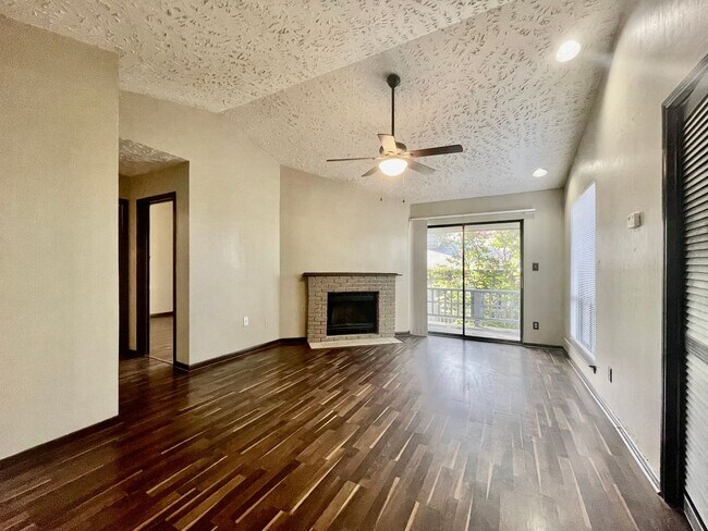 Photo - Gorgeous Condo, 2 Bedrooms/2 Balconies/2 B...