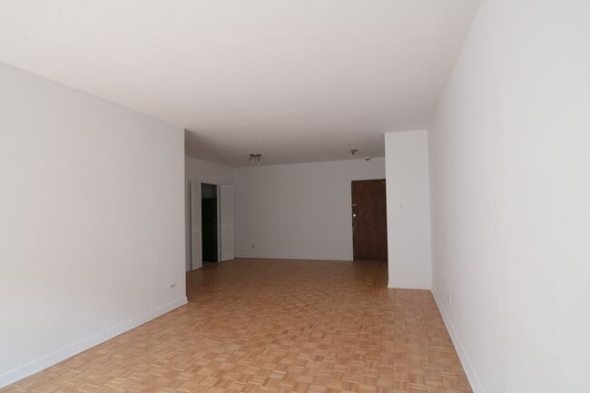 Photo - 900 Av. Rockland Unit 309