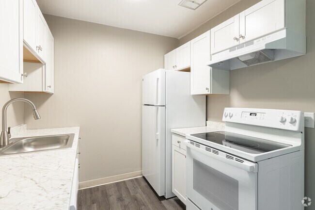 2BR, 1BA - 780SF