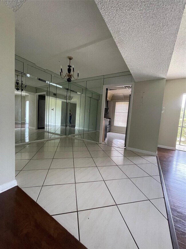 Photo - 4158 Inverrary Dr Unidad 111