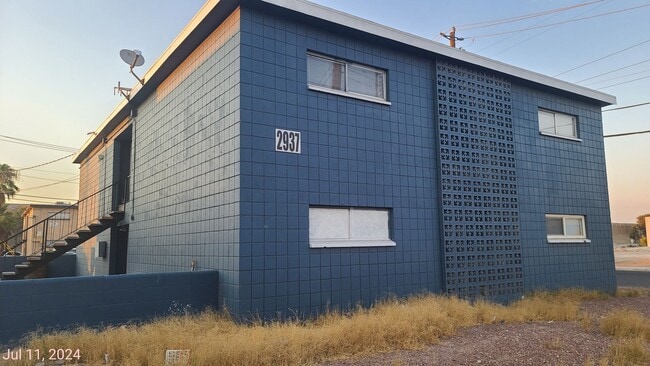 Building Photo - 2937 Stewart Ave Unit 2937 Stewart Ave #2