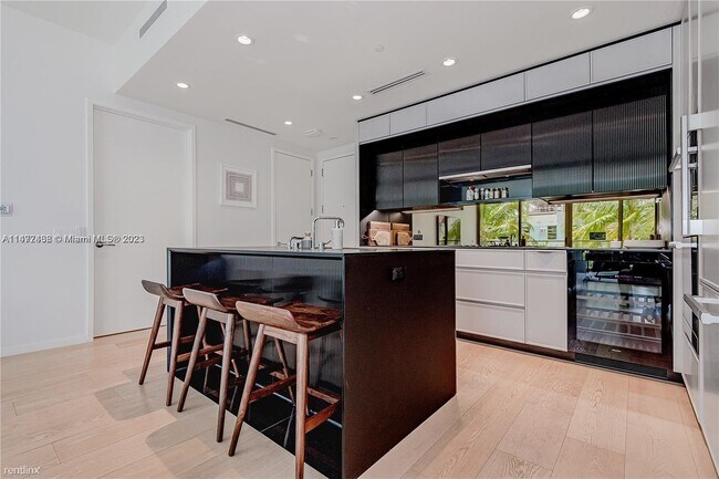 Photo - 2 br, 2 bath Condo - 300 Collins Ave Unit 2D Unidad 2D