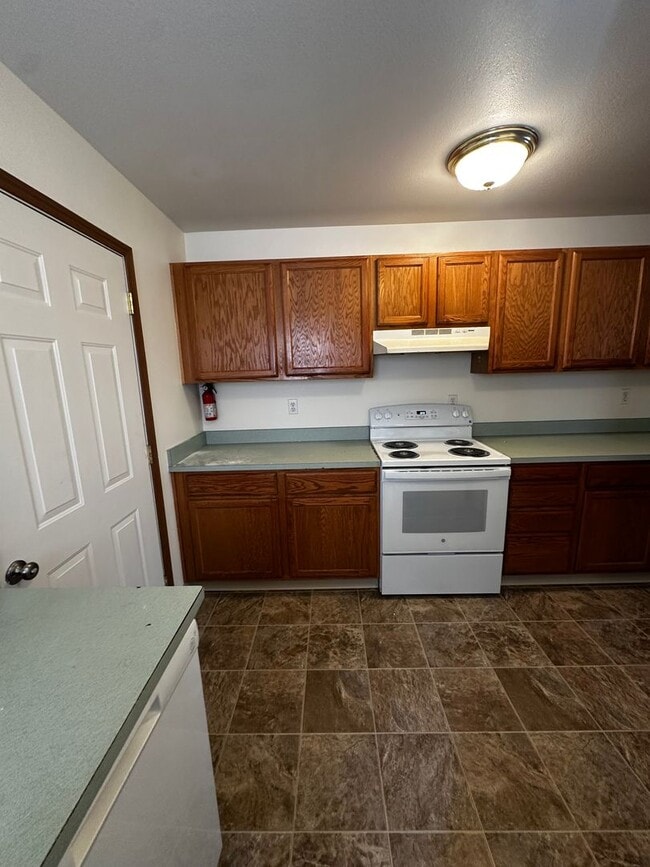 Photo - 3 Bedroom, 1 and half Bathroom Duplex!