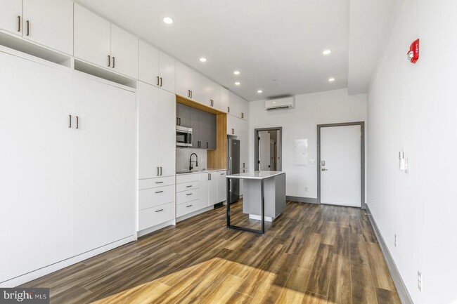 Photo - 1935 E Hazzard St Apartment Unit 401