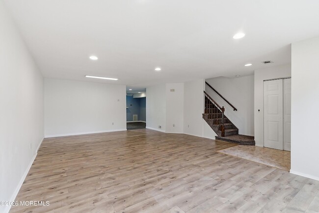 Photo - 280 Fairfield Pl