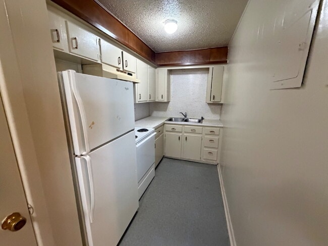 Photo - MOVE IN SPECIAL- Cozy 1-Bedroom Unit in Lubbock – Ideal for Urban Living! Unit #6