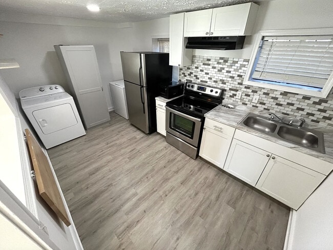 Building Photo - 18629 Amidon Ave Unit 104