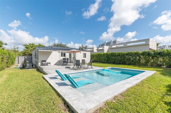 Photo - 260 NE 46th St