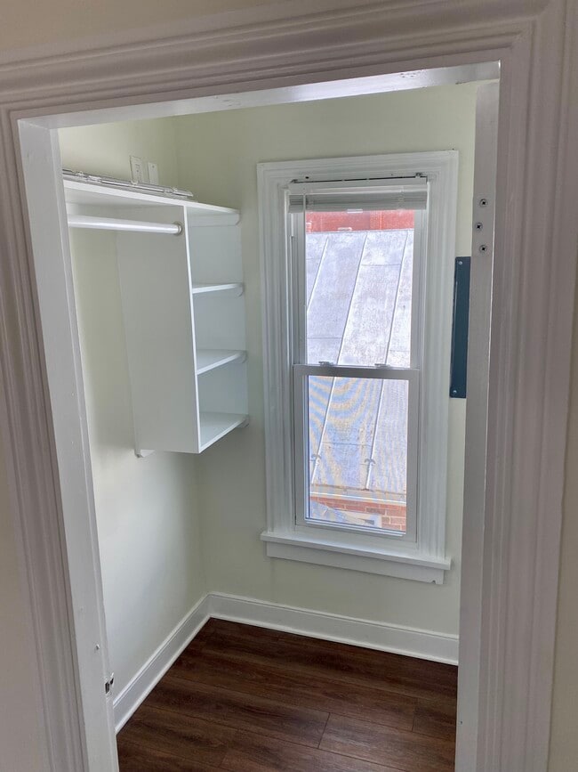 Photo - 212 N George St