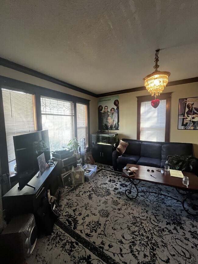 Cozy 4 Bed 1 Bath near UWEC!