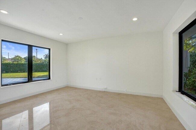 Photo - 2425 Fryer Point