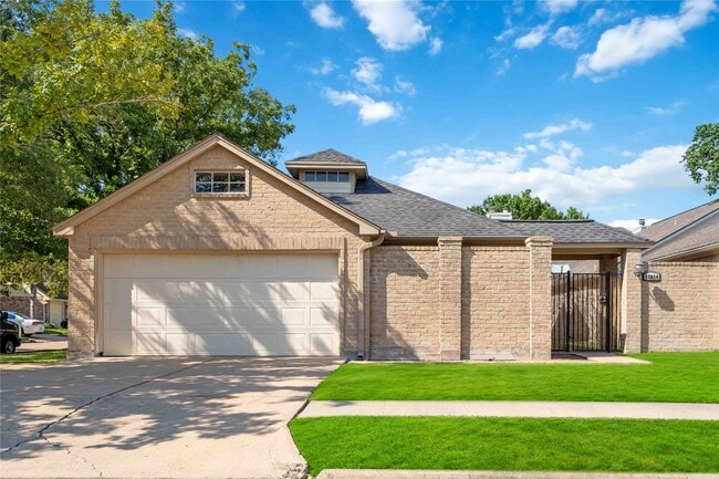 Building Photo - 16054 Hidden Acres Dr