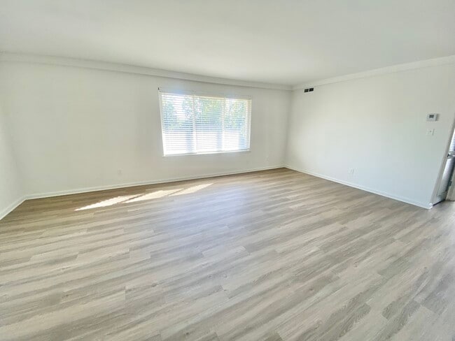 Photo - Peakland Apartments