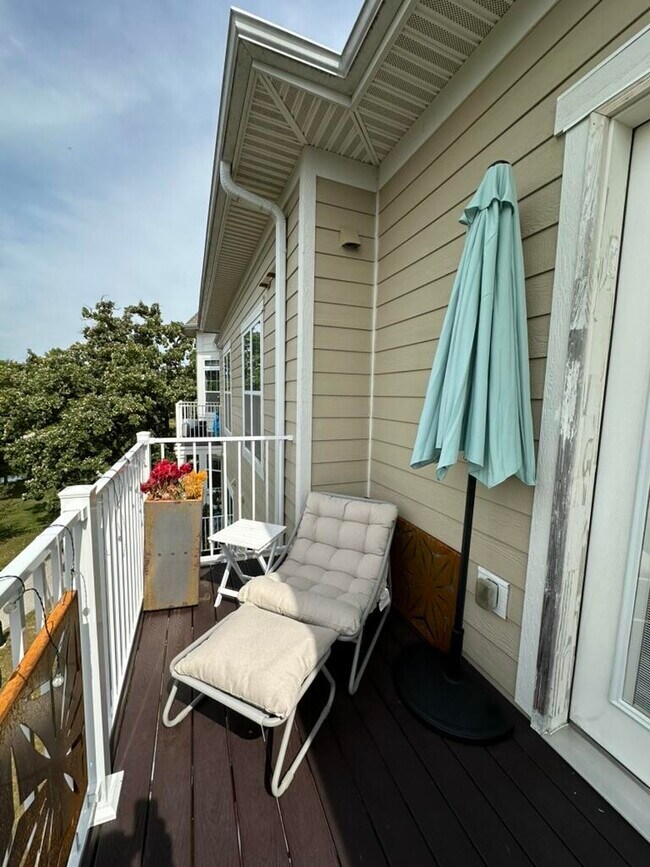 Photo - 180 E Capitol Dr