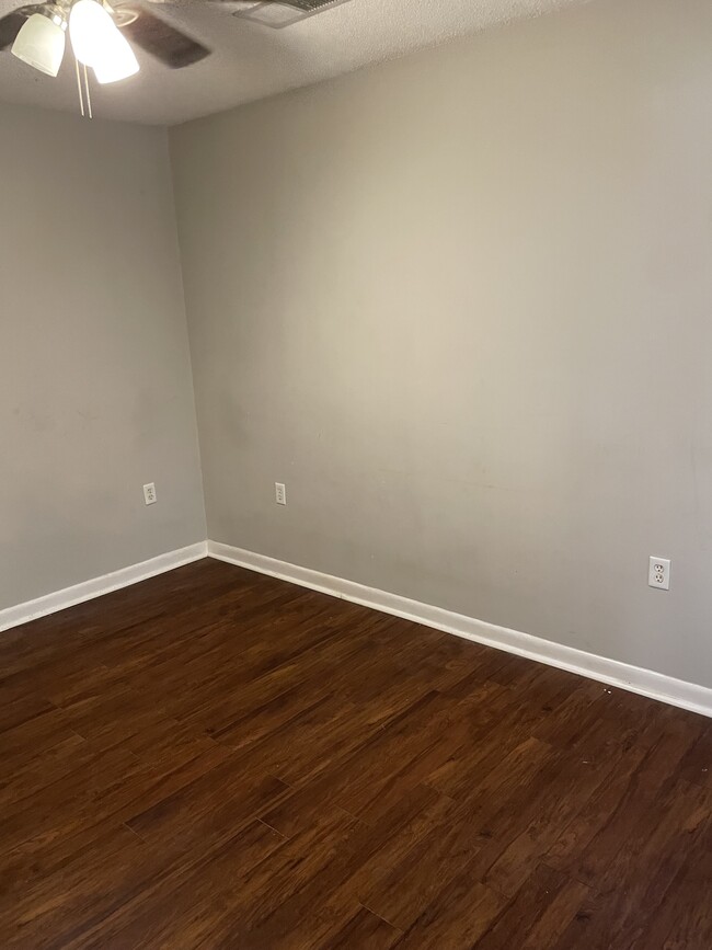 Building Photo - 1411 Collegiate Cir Unit 102 Rental