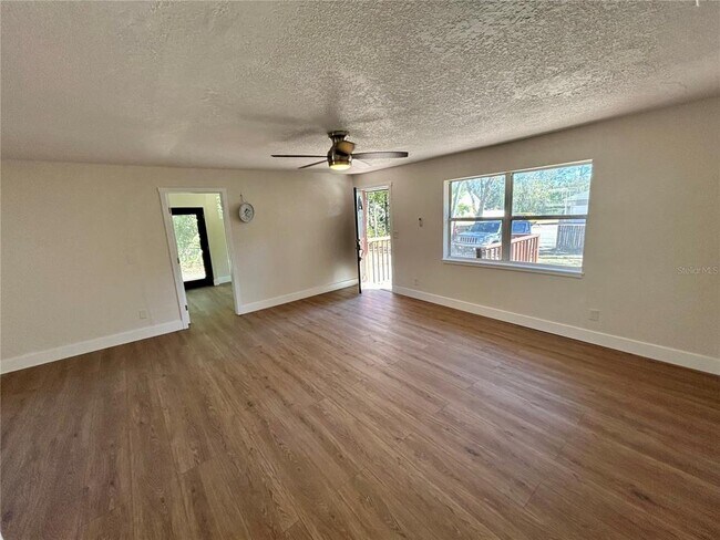 Photo - 18812 Carr Dr