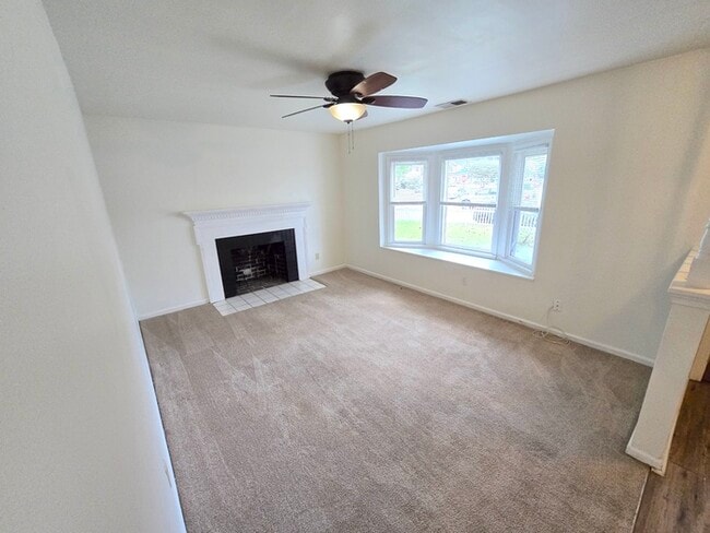 Photo - SPACIOUS 4 BED/2.5 TOWNHOME IN GREAT NECK!...