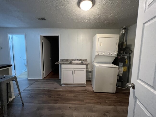 Photo - 465 Ethel St NW