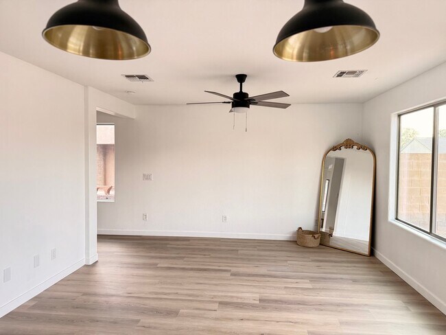 Photo - 4614 W Juniper Ave